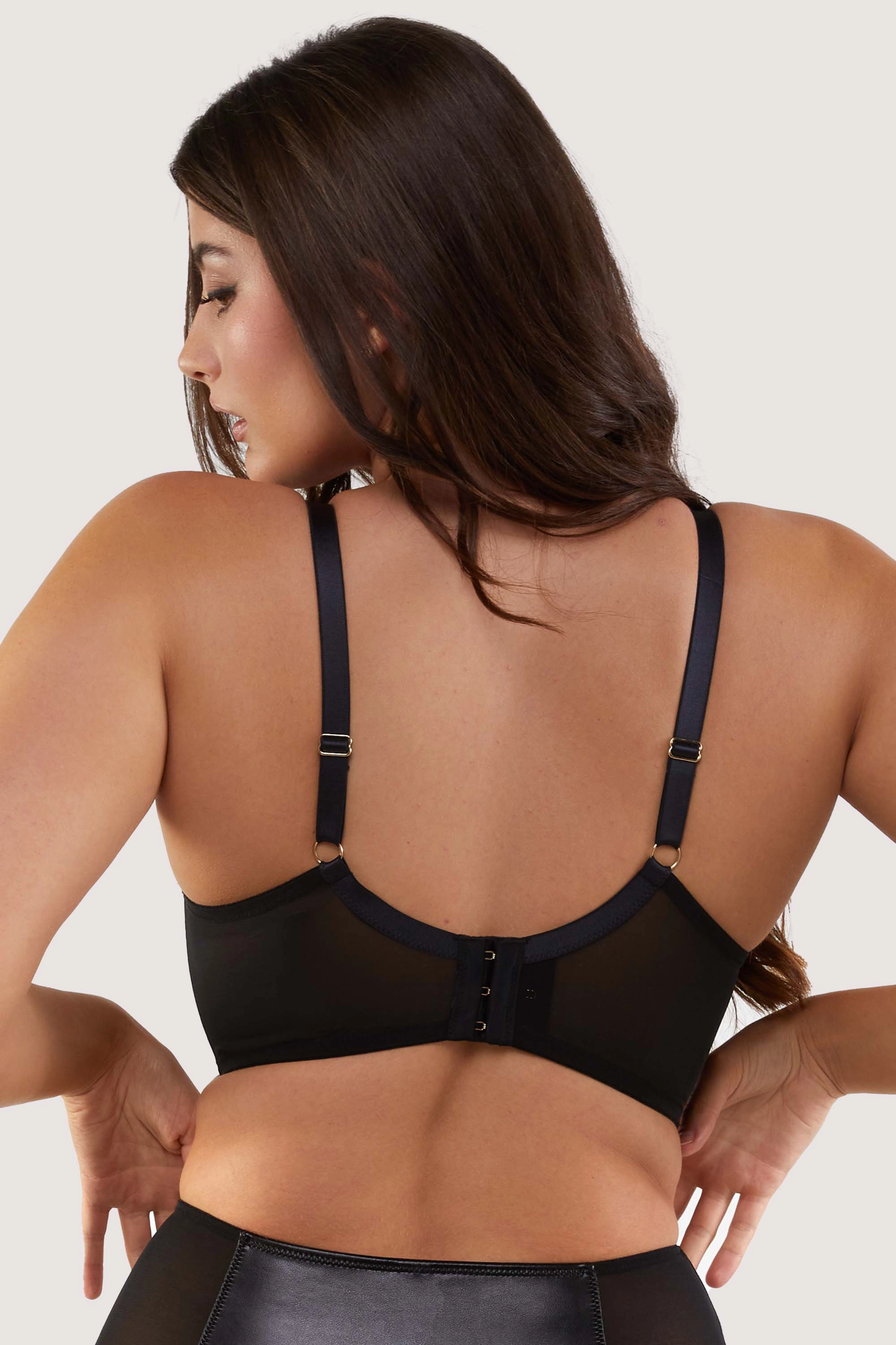 Iris Black Leatherette Padded Plunge Set